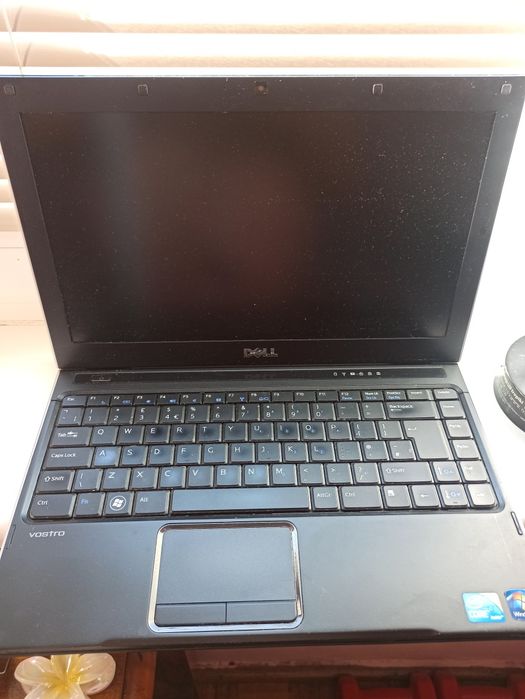 Laptop DELL Vostro V130