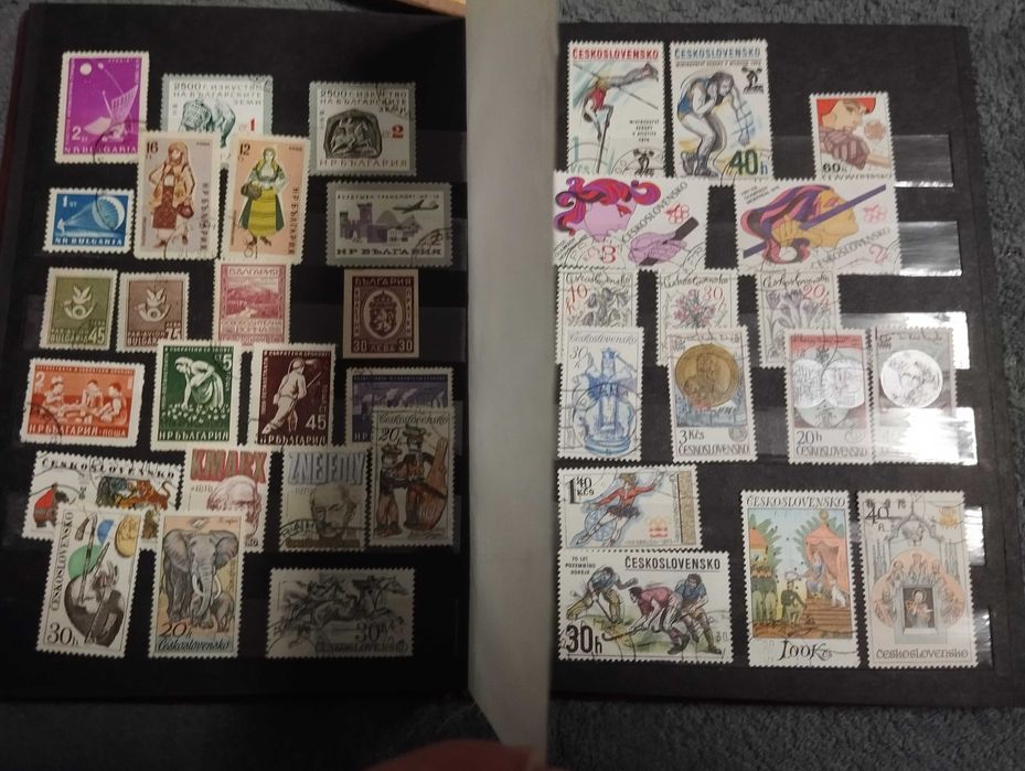 klaser ze znaczkami pocztowymi