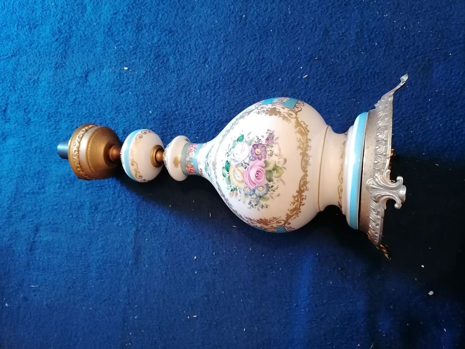Candeeiro em porcelana