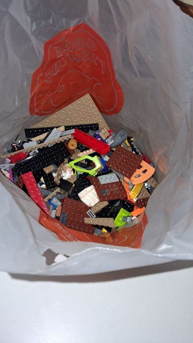 Lote de lego varias pecas e bonecos