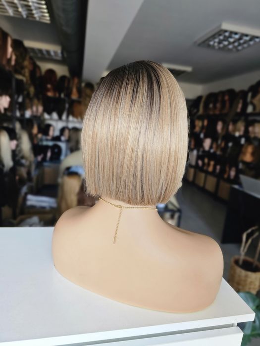 Peruka bob piaskowy blond Kim lace front naturalny efekt
