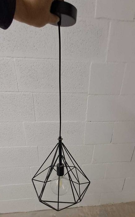 Candeeiro de teto suspenso PRETO com lâmpada de LED incluida