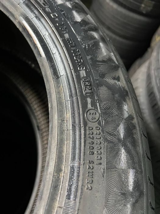 245/45R19 Continental