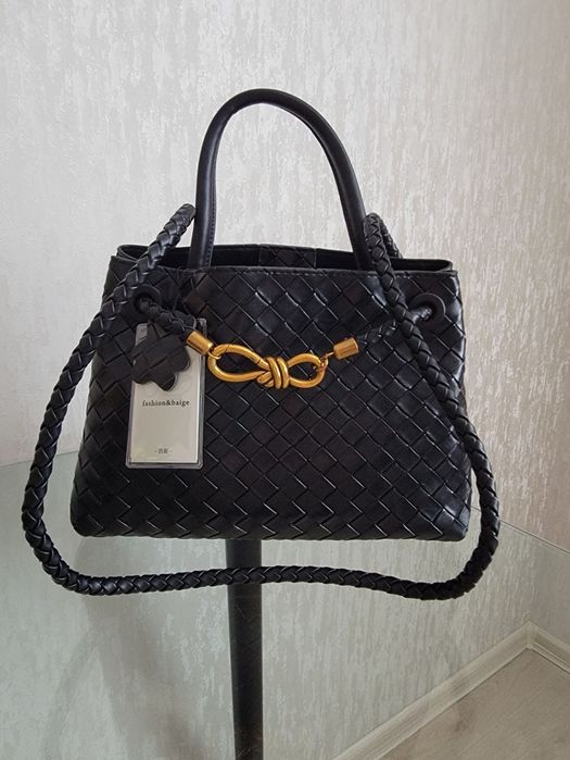 Черная в стиле Bottega Veneta