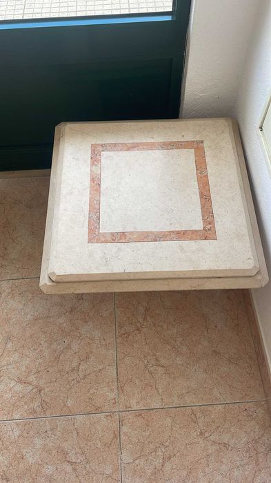 MESA em MÁRMORE - branca e rosa
