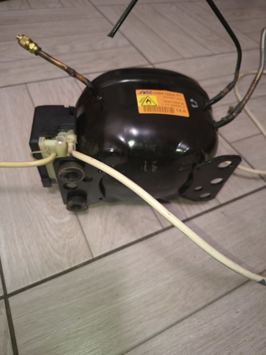 Компрессор для холодильника  HMK12AA R-600 230V