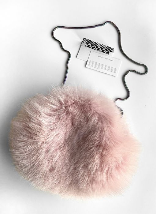 Diane Von Furstenberg Power of Love Fur Puff Carteira
