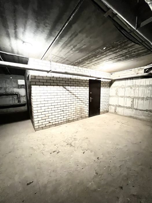 Продам нежитлове приміщення (комора) в новому будинку, вул.Жужоми