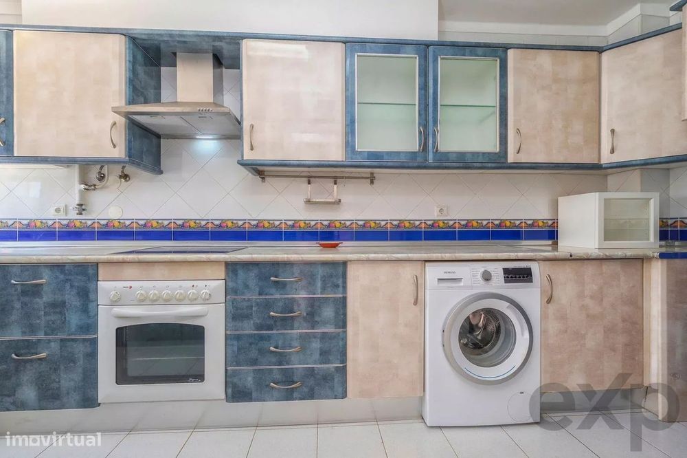 Moradia T2+1 com quintal e terraços com vista mar em Olhão, junto à Ri