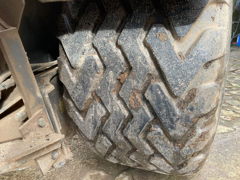 Enfardadeira de rolos Claas