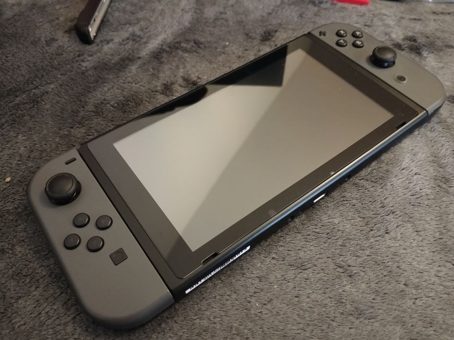 Nintendo Switch - Idealny Komplet + 4 Gry