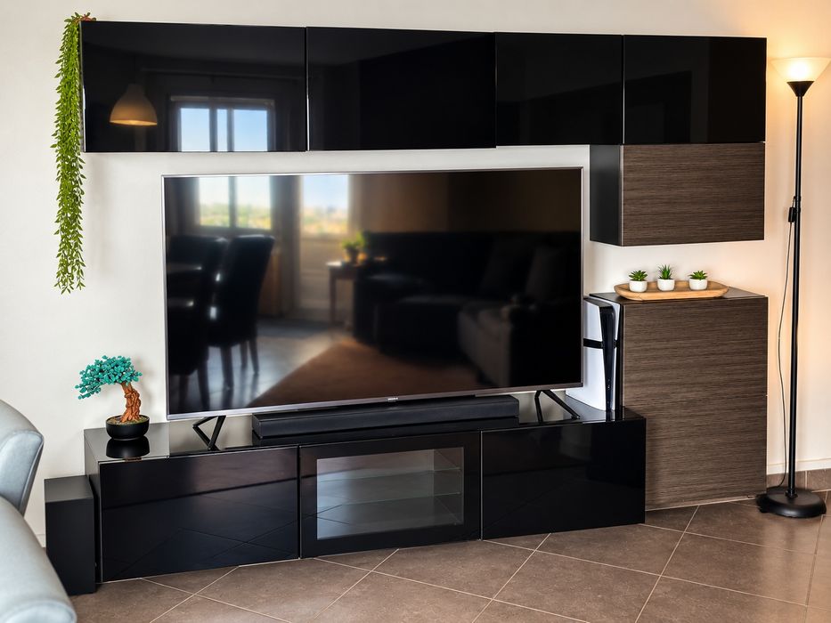 Móvel de sala IKEA Besta com portas lacadas