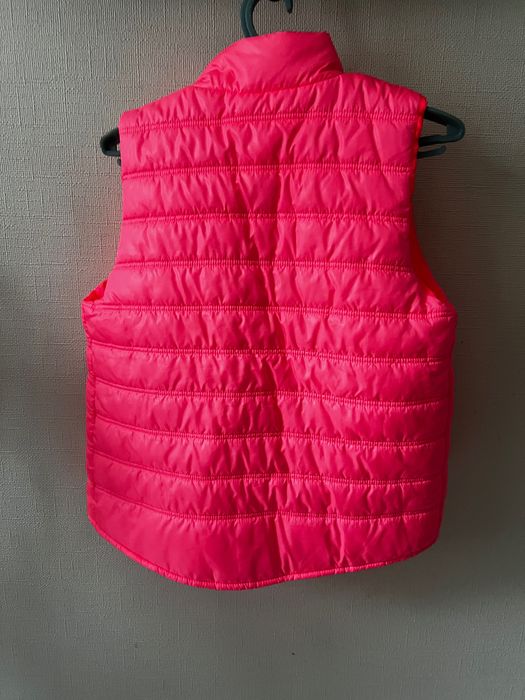 Нова жилетка Н&М 134-140см, 820гр