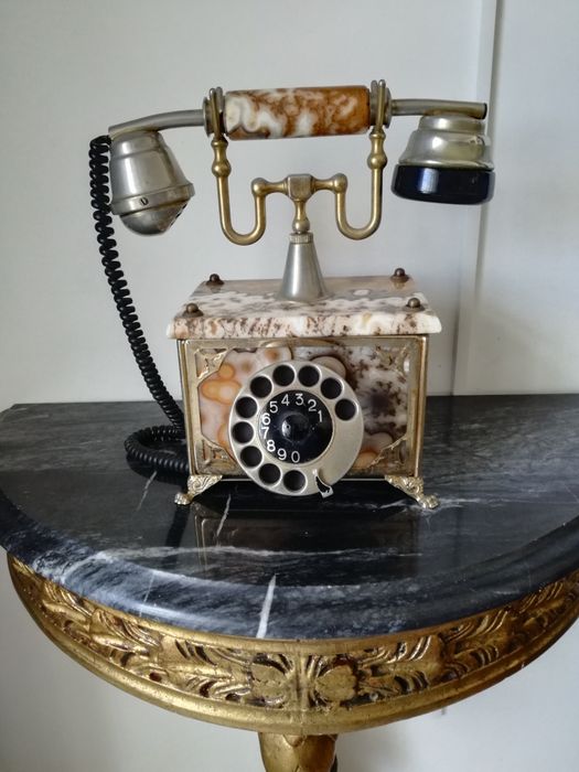 Telefone raro antigo em mármore vintage