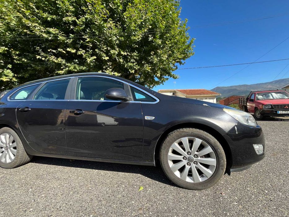 Opel Astra Sports Tourer 1.7 CDTI 125cv - Familiar - 240mil