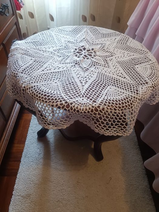 Mesa pequena em madeira