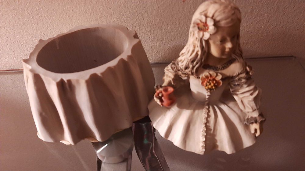 Bibelot/Guarda joías, "a menina de "Velázquez"