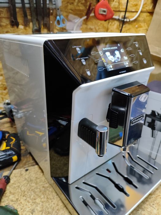 Кофемашина, кавомашина DeLonghi ECAM 556.55 SB PrimaDonna Class