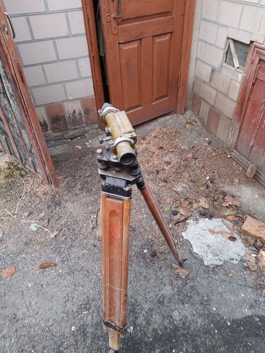 Нівелір в гарному стані