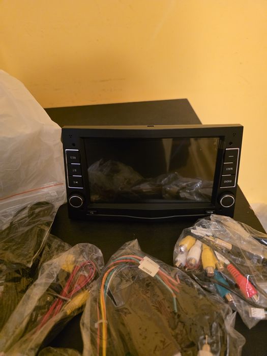 Radio magnetofon samochodowy