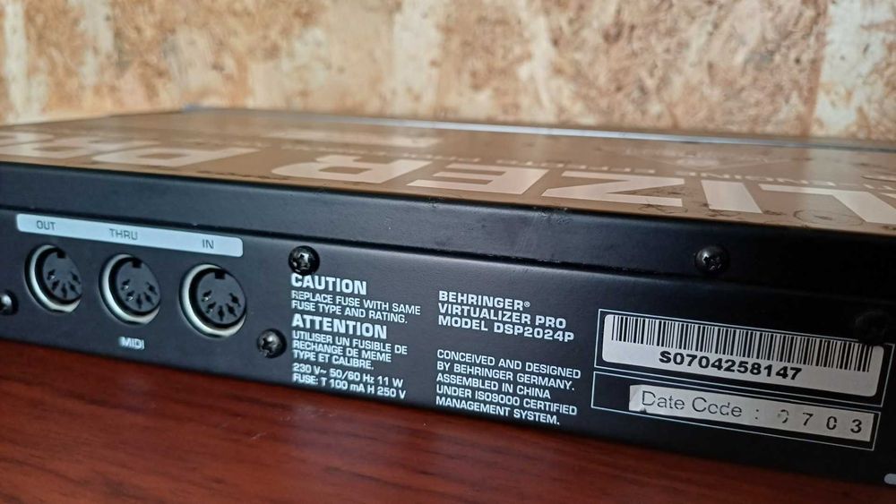 Aparelho de efeitos Behringer Virtualizer DSP2024