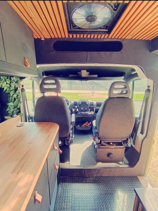 CamperVan artesanal — pronta para a aventura...