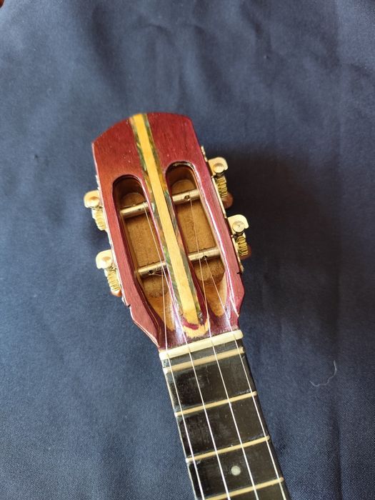 Cavaquinho Minhoto, muito lindo, construção manual totalmente, com madeira de grande qualidade!
