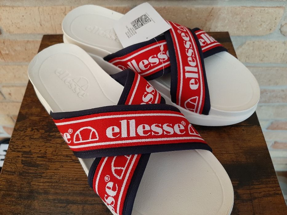 Klapki ellesse na gumowej podeszwie