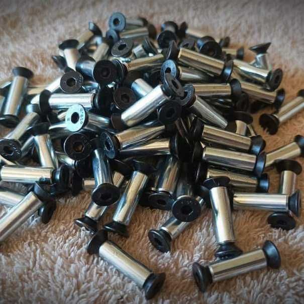 Стяжные винты для ножей с накладками.