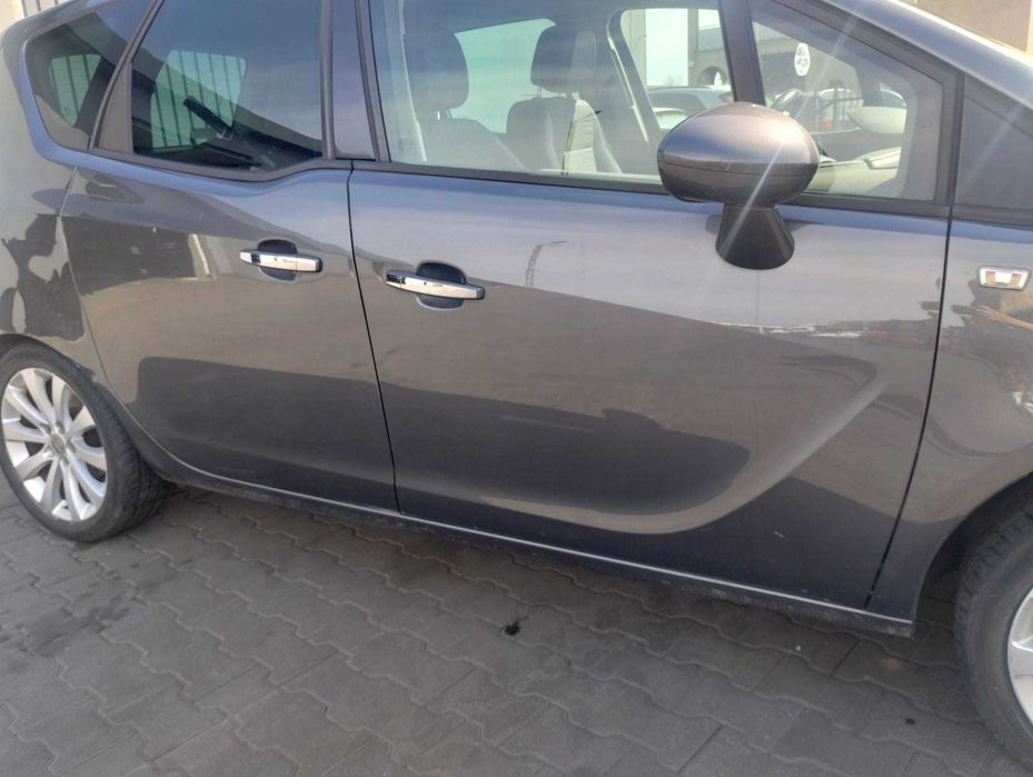 drzwi przód przednie prawe Opel Meriva B Z177, części