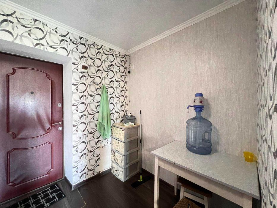 Продам велику 18,7м.кв. кімнату з ремонтом в гуртожитку біля м.Лісова і Чернігівська. ТЕРМІНОВО