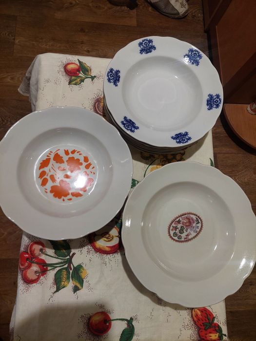 Набір тарілок нові