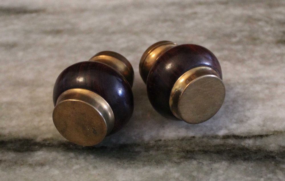 Conjunto charmoso vintage de latão dos anos 60, sal & pimenta