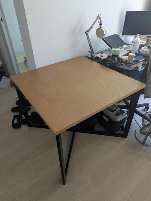 Stół z blatem fornirowanym 95x95x75.5