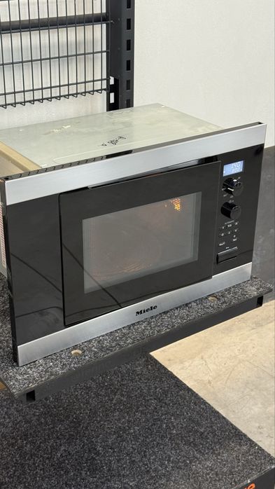 Вбудована мікрохвильовка M8160.