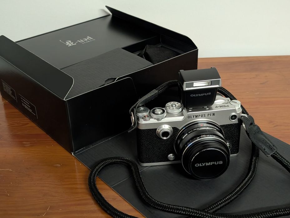 Olympus pen f, легендарна преміальна камера, нова, подарунковий комплект