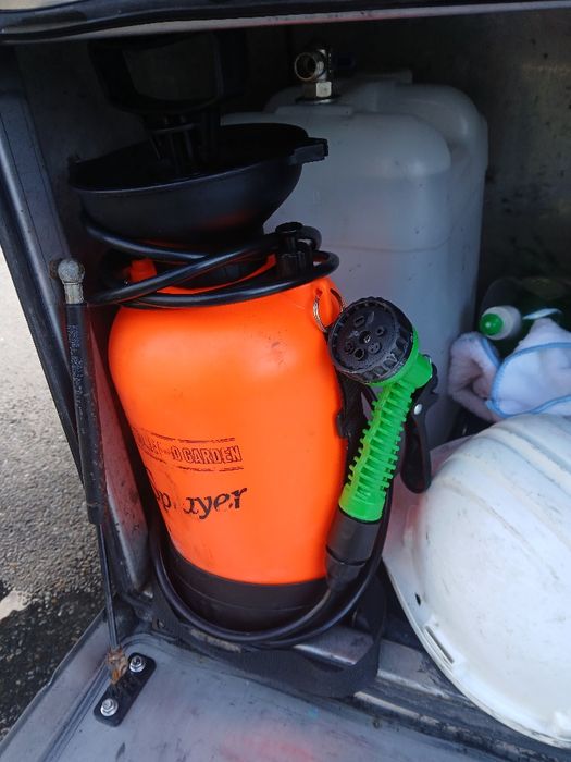 Pote de água + Duche portátil