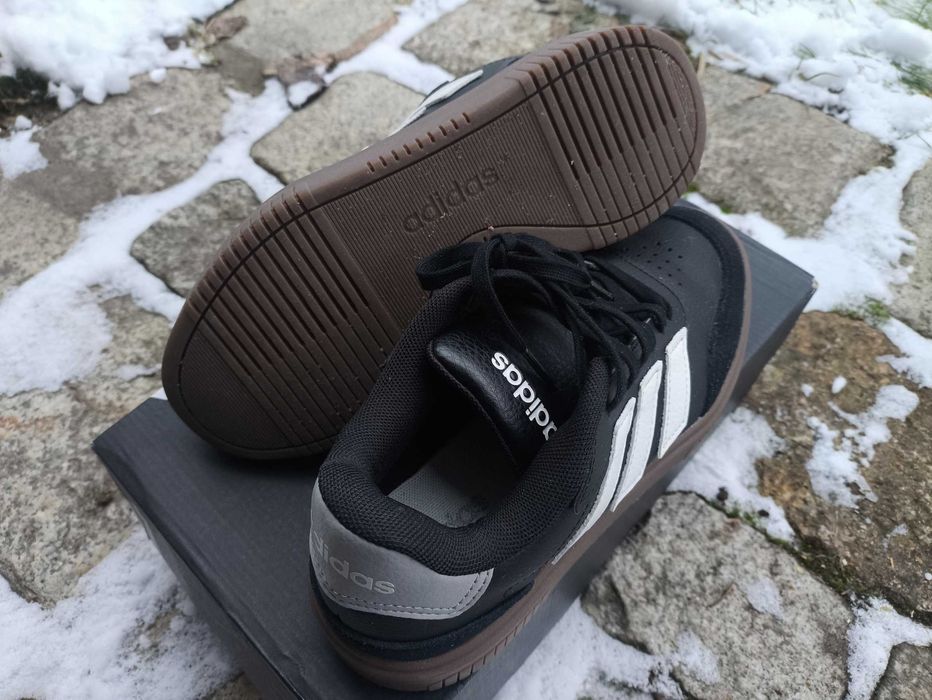 Buty damskie adidas Courtblock Bold