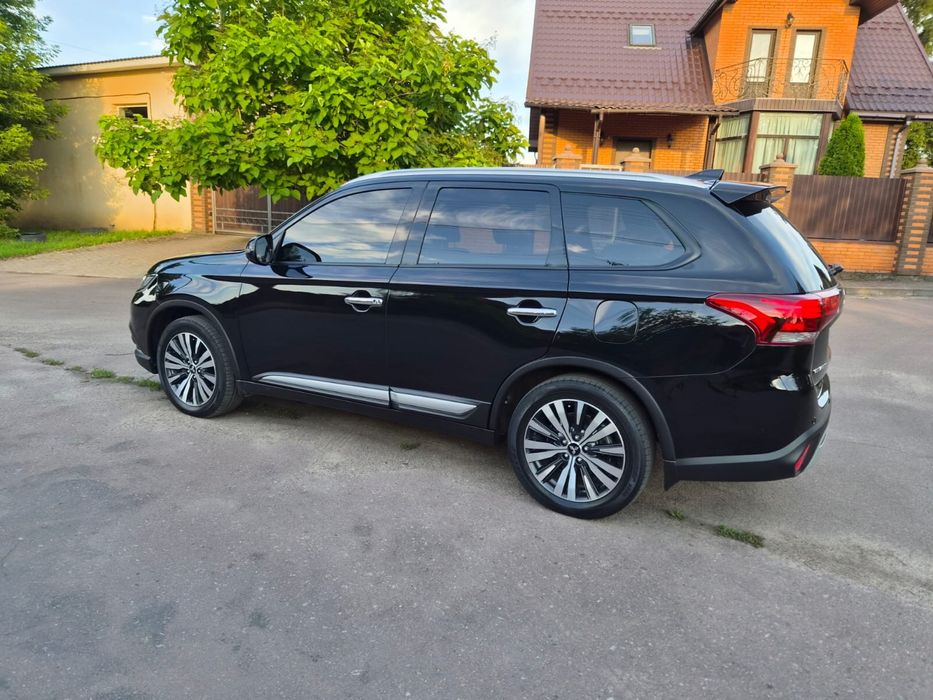 Mitsubishi Outlander  Мітсубісі Аутлендер