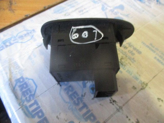 Comando / botão / interruptor vidros frente direito KIA Shuma Sedan (F