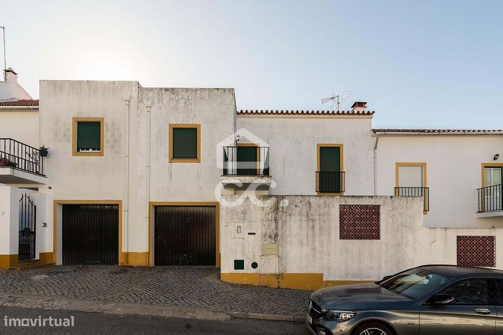 Moradia T3 c/ Logradouro, Garagem e Anexo | Montemor-O-Novo