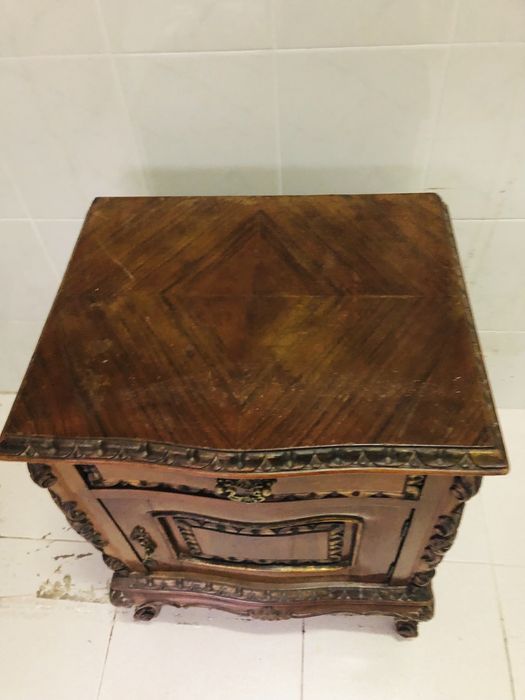 Venda de moveis antigos, em muito bom estado de conservacao