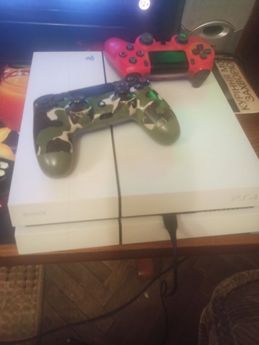 Продам PlayStation 4! Состояние хорошее