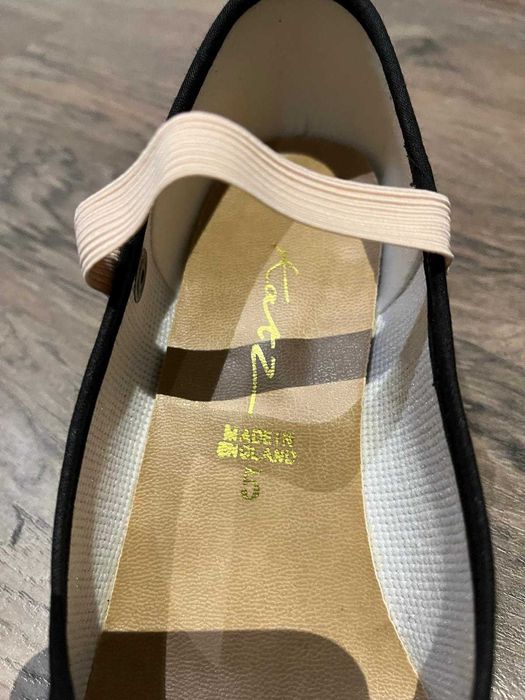 Sapatos Caracter Katz 37,5 novos