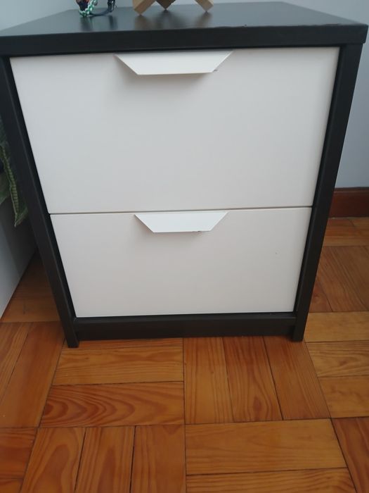 Mesinha cabeceira ikea