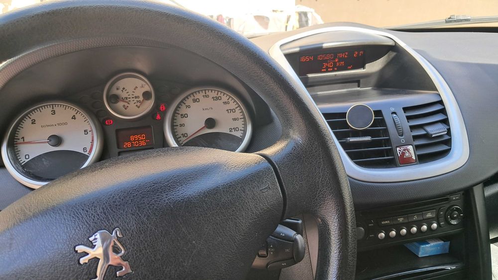 Vendo peugeot 207 van. 2 lugares (negociável)