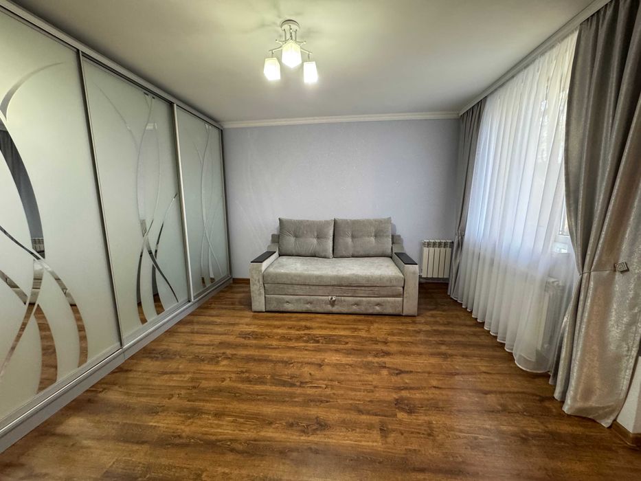 Продам частину будинка з власним двором біля Турецької площі