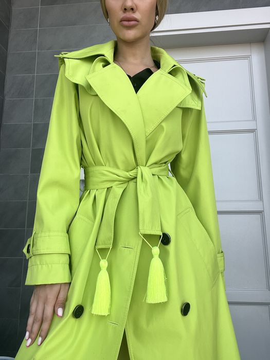 Дизайнерский плащ салатовый с кисточками