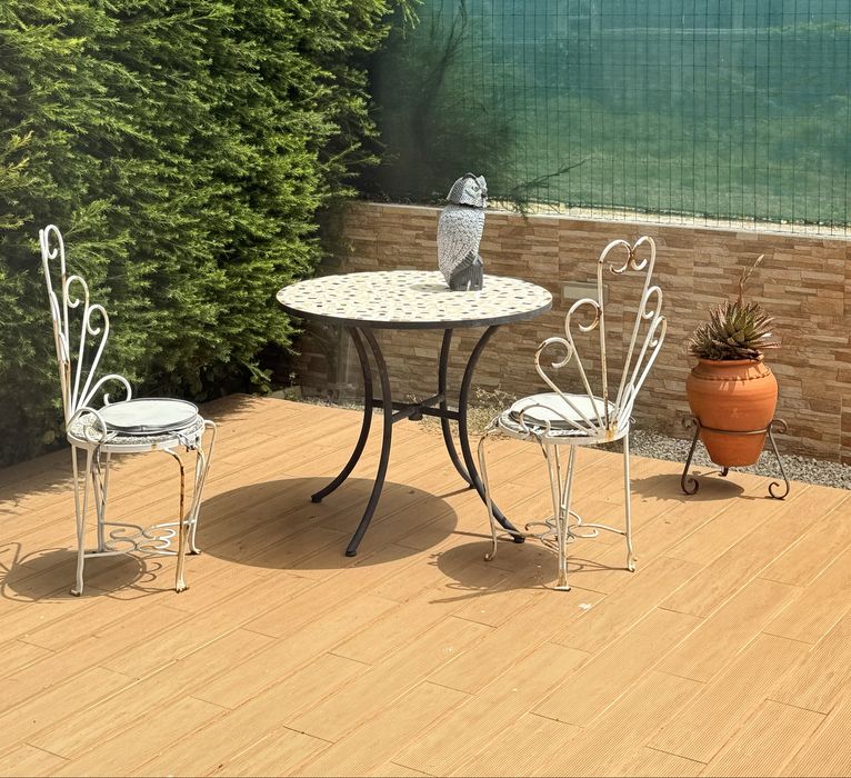 Mesa de jardim e cadeiras (para restauro)