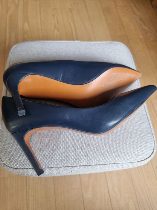 Szpilki granatowe Zara